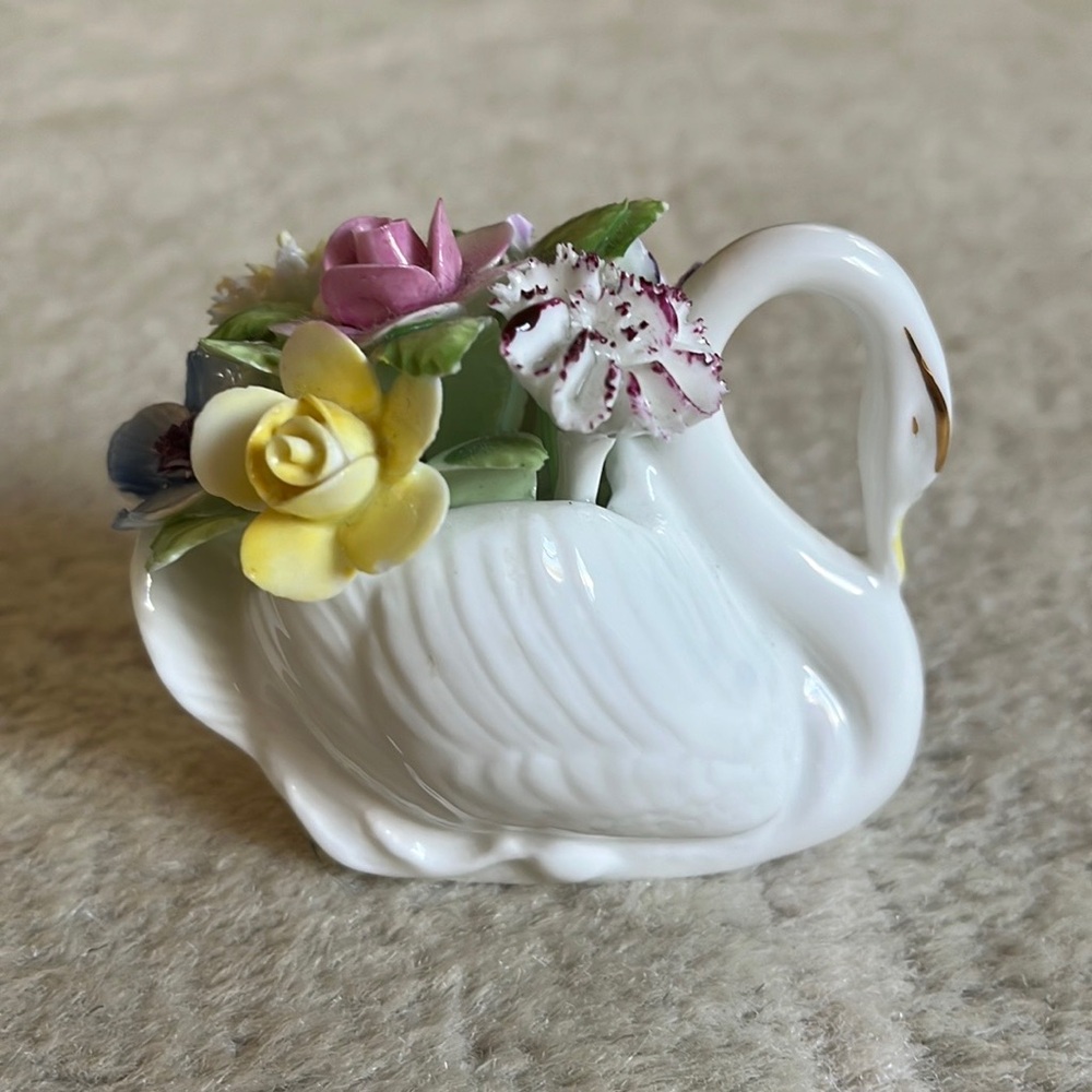 Royal Doulton Swan - Picture 3 of 11